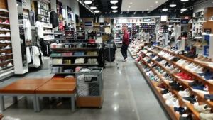 Retail cleaning in Watts, CA by Hot Shot Commercial Services, LLC
