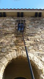 Large House Window Cleaning in Hollywood, CA (1)